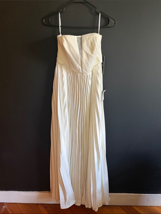 Lulus Dresses & Skirts - Lulu's white  Strapless Pleated Maxi Dress